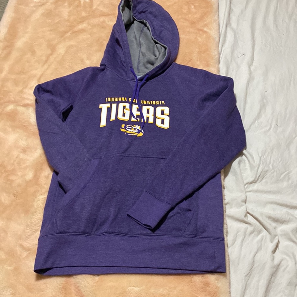 Men’s LSU rivalry Threads 91 size small hooded sweatshirt with front pocket💜